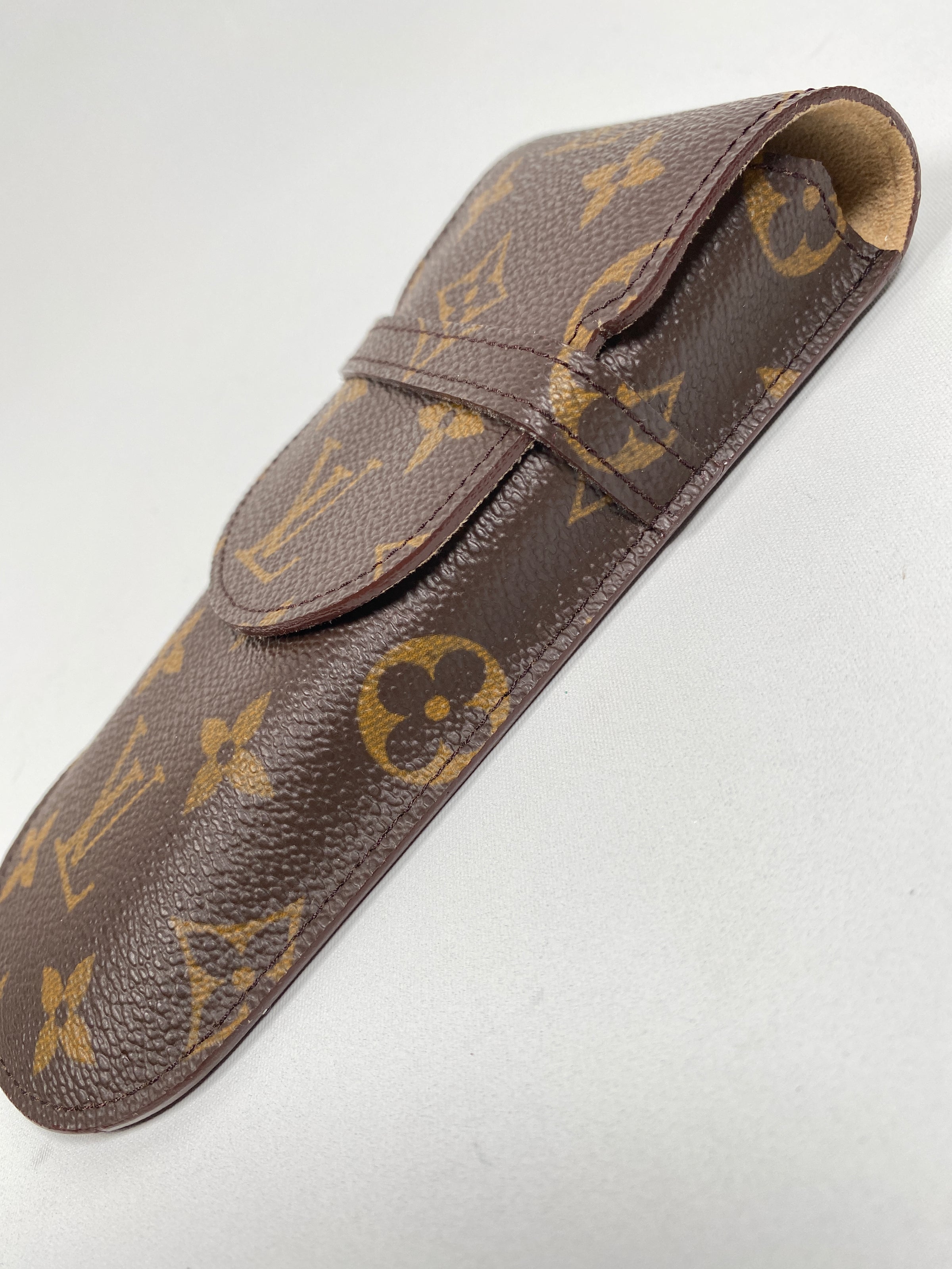 Louis Vuitton LOUIS VUITTON Glasses Case Monogram Eclipse Etuy Lunette Resold #44 Louis Vuitton LOUIS VUITTON Glasses Case Monogram Eclipse Etuy Lunette Resold